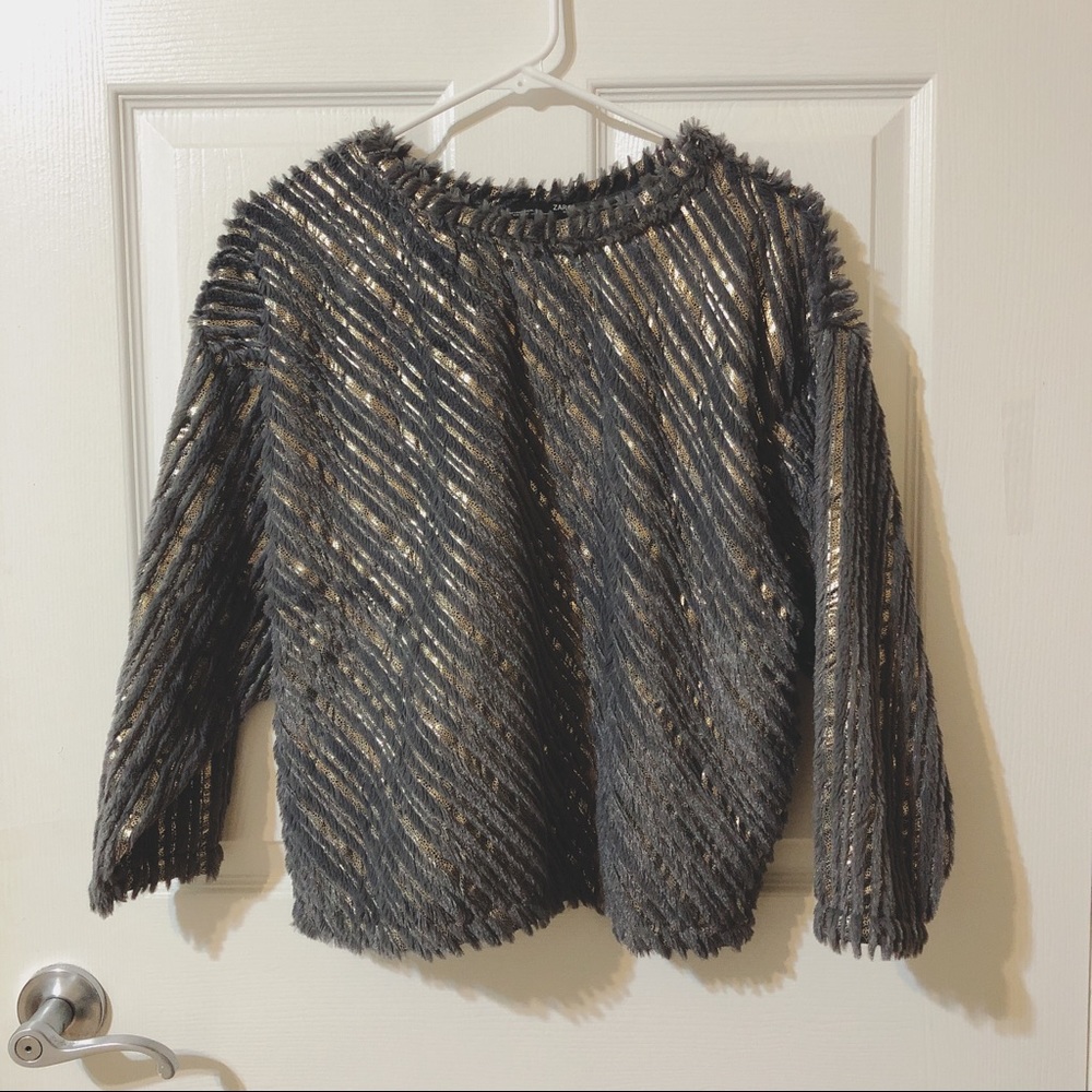 Fluffy & shiny top
